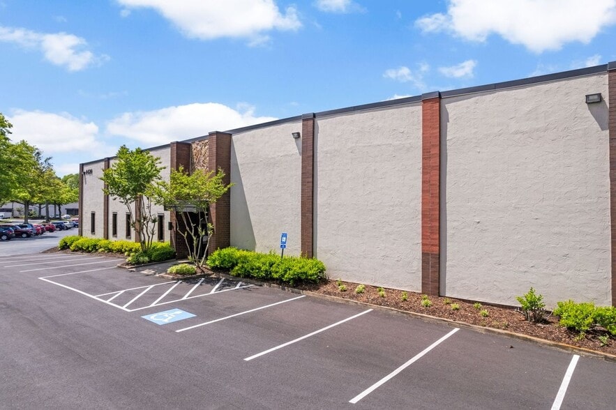 More Photos Of 4420 Bankers Cir, Atlanta Warehouse For Lease