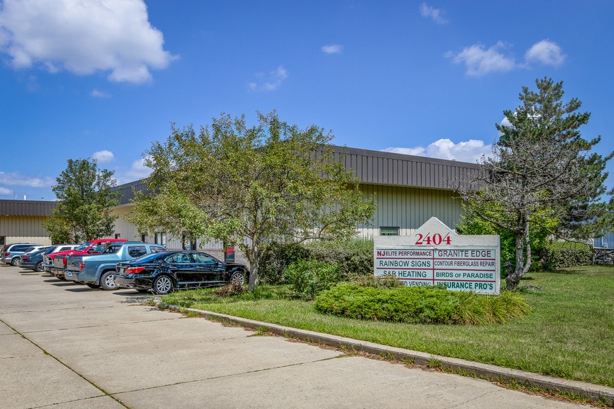 More Photos Of 2404 Spring Ridge Rd, Spring Grove Warehouse For Lease