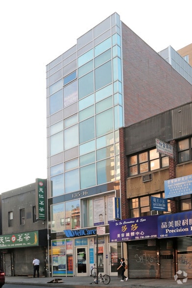 Primary Photo Of 135-16 Roosevelt Ave, Flushing Medical For Lease
