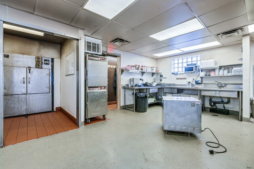 More Photos Of 328 5th Ave N, Bayport Restaurant For Sale