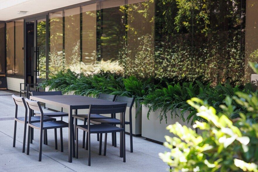 More Photos Of 4525 Wilshire Blvd, Los Angeles Office For Lease