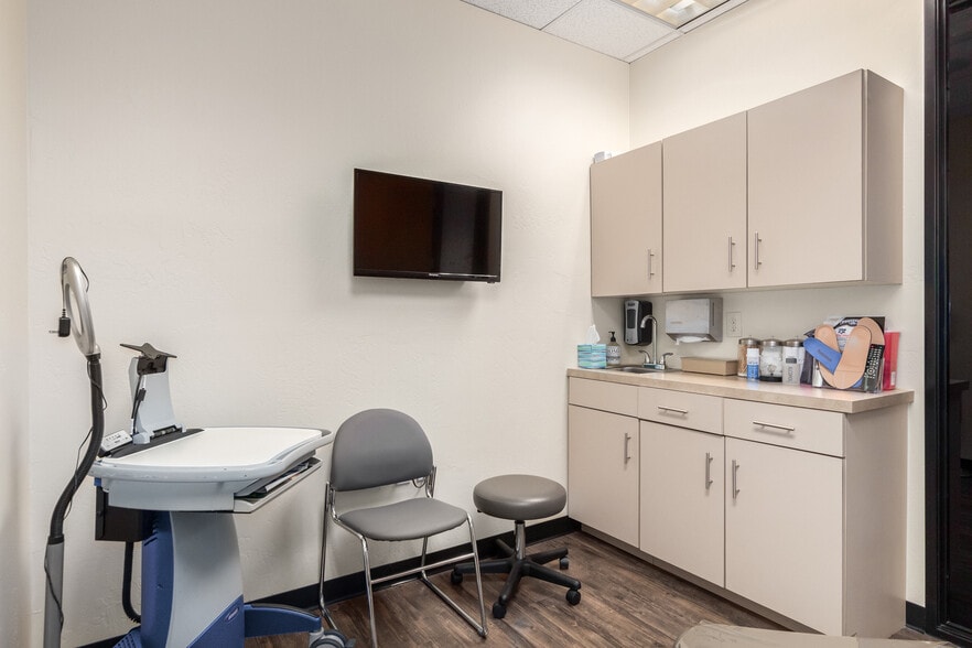 More Photos Of 4045 E Union Hills Dr, Phoenix Medical For Sale