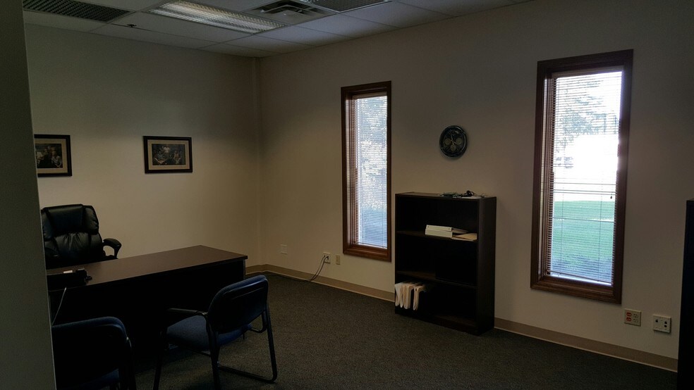 More Photos Of 1735 W 53rd St, Anderson Manufacturing For Sale