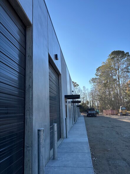 More Photos Of 6548 Ward Ave, North Charleston Light Distribution For Lease