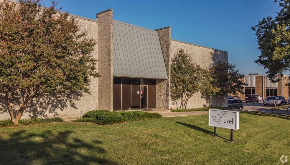 More Photos Of 1321-1343 Round Table Dr, Dallas Warehouse For Lease