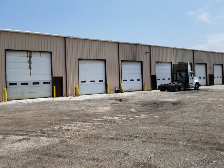 More Photos Of 310 W 162nd St, South Holland Manufacturing For Lease