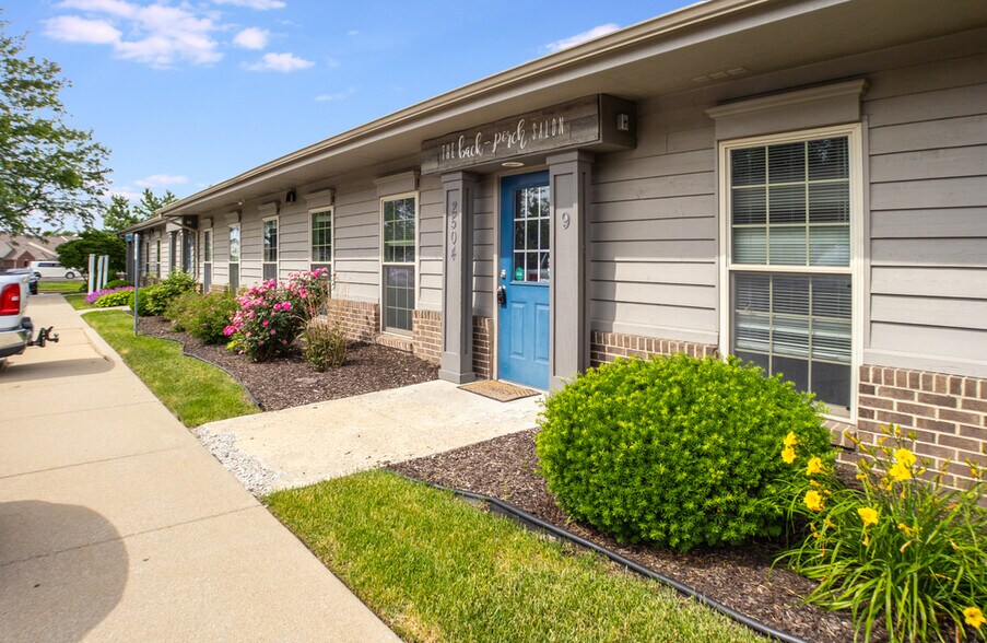Primary Photo Of 2504 Veterans Memorial Pky S, Lafayette Office For Sale