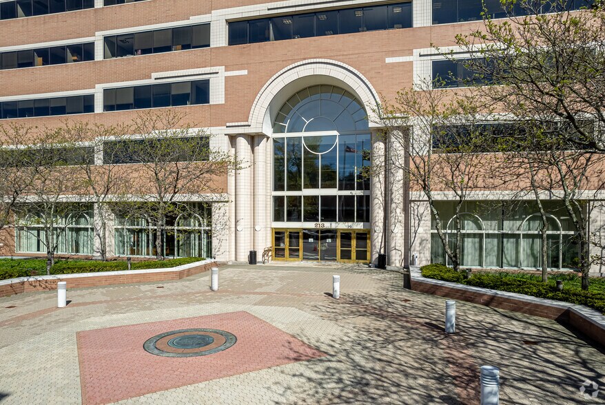 More Photos Of 213 Court St, Middletown Office For Lease