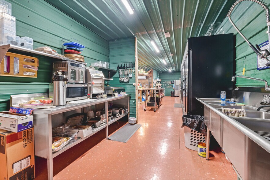 More Photos Of 112 Wilderness Rd, Mammoth Cave General Retail For Sale