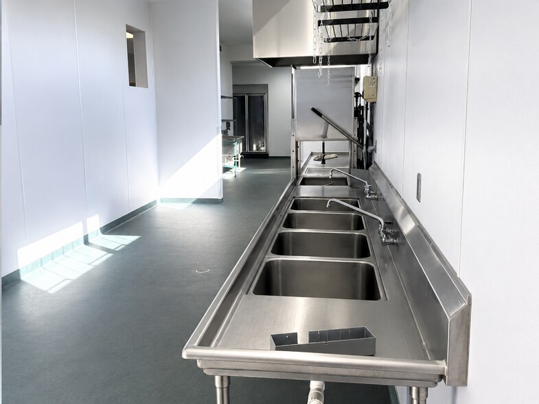 More Photos Of 2501 E President St, Savannah Food Processing For Lease