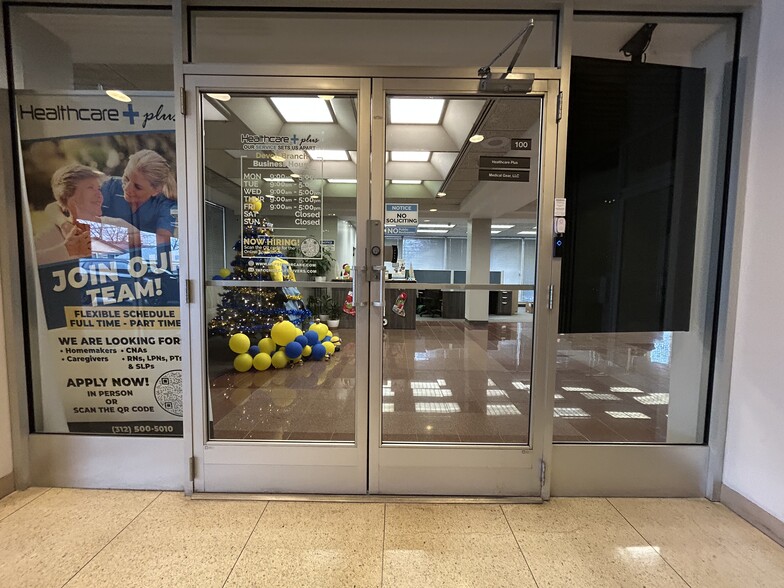 More Photos Of 4001 W Devon Ave, Chicago Office For Lease