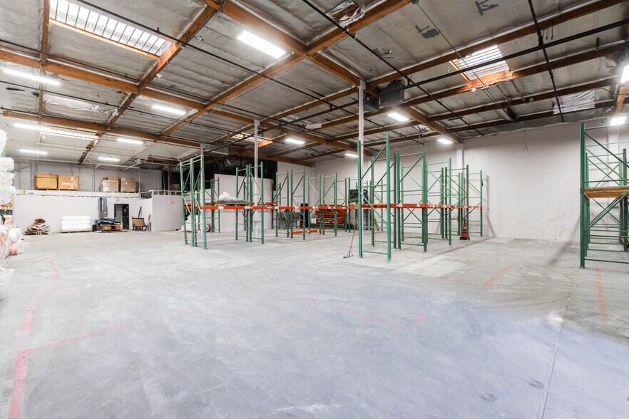 More Photos Of 1672-1688 Sierra Madre Cir, Placentia Showroom For Sale