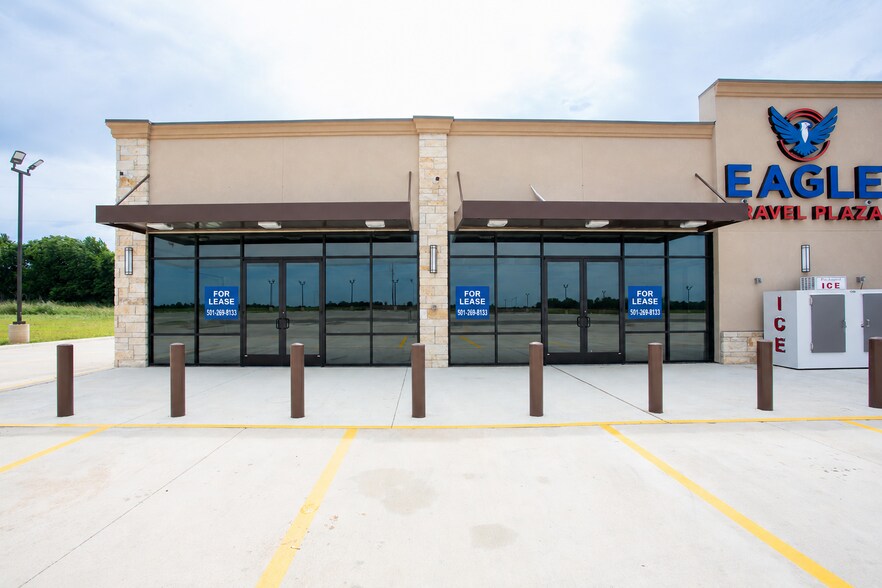 Primary Photo Of 19676 N Interstate 35, West General Retail For Lease