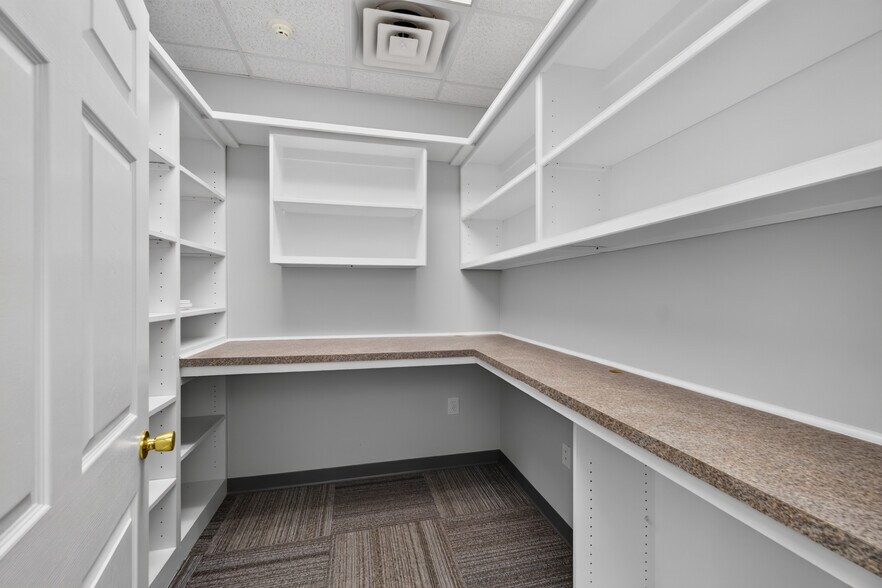 More Photos Of 514 Dabney Rd, Henderson Office For Lease