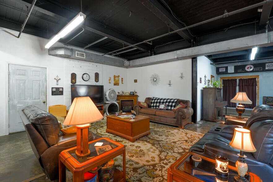 More Photos Of 1200 W Benedict St, Shawnee Office Residential For Sale