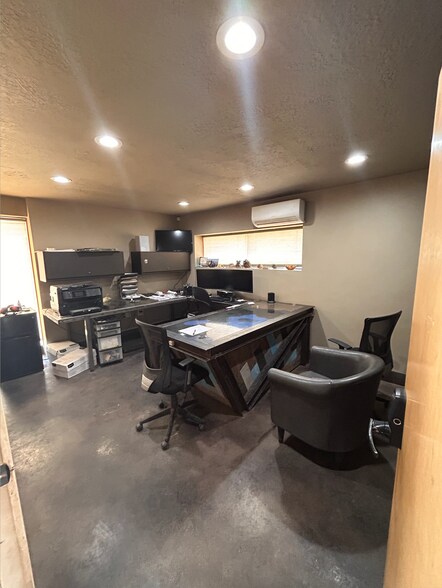 More Photos Of 122 Navajo St, Salt Lake City Manufacturing For Lease