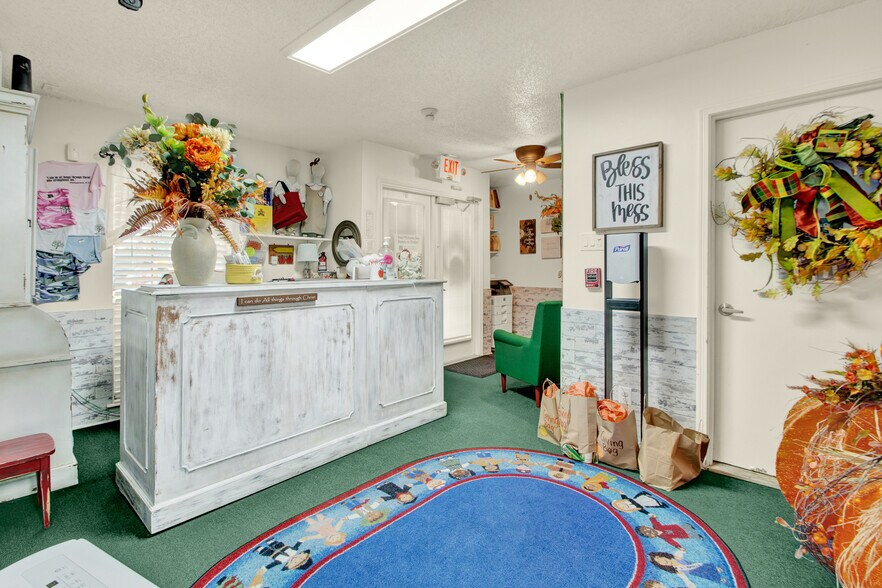 More Photos Of 17127 Red Oak Dr, Houston Flex For Sale