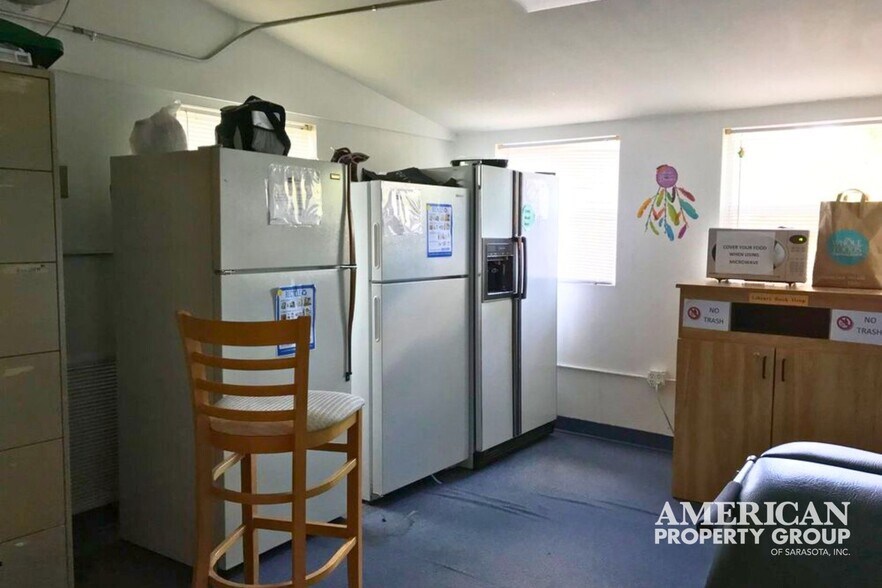 More Photos Of 3808 N Tamiami Trl, Sarasota Medical For Sale