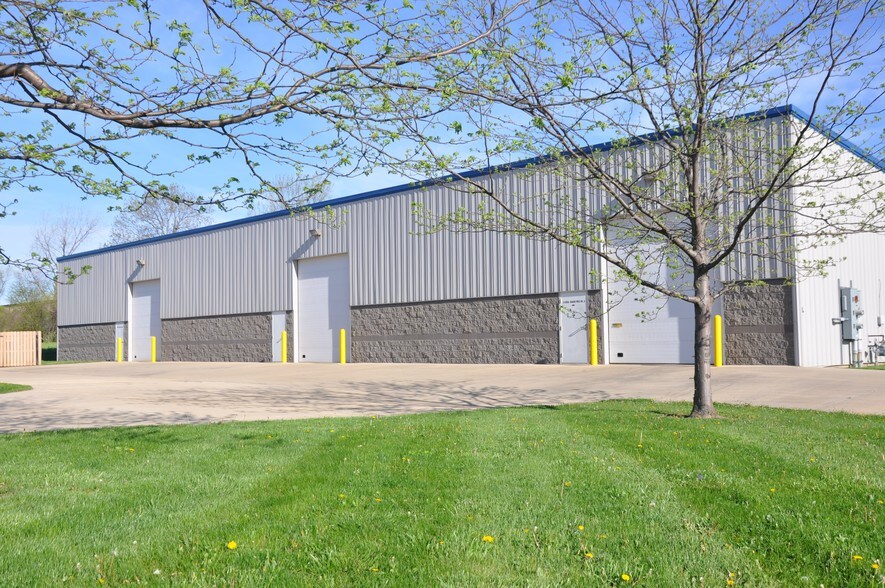 More Photos Of 3195 Grand Prix Dr, Decatur Warehouse For Lease