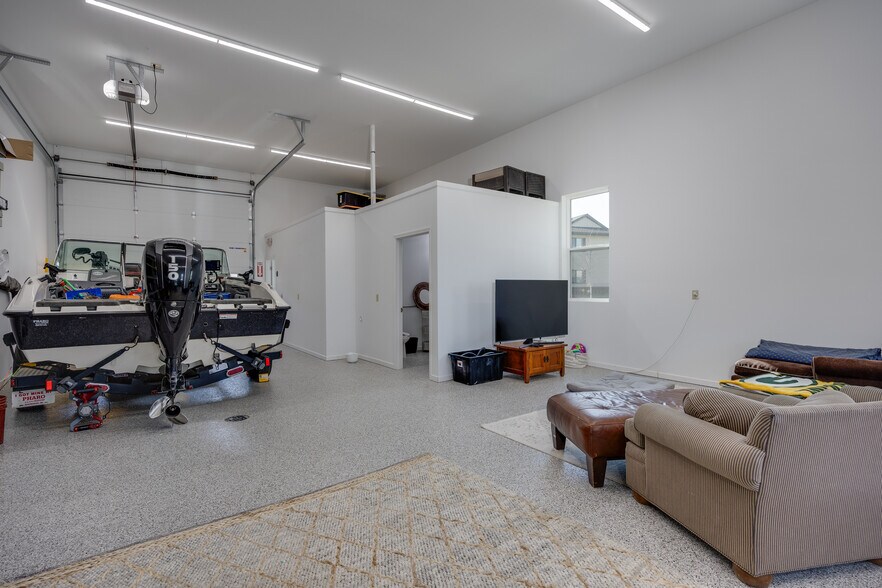 More Photos Of 6580 Lake Rd, Windsor Warehouse For Sale