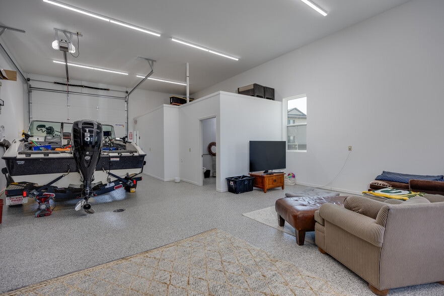 More Photos Of 6580 Lake Rd, Windsor Warehouse For Sale