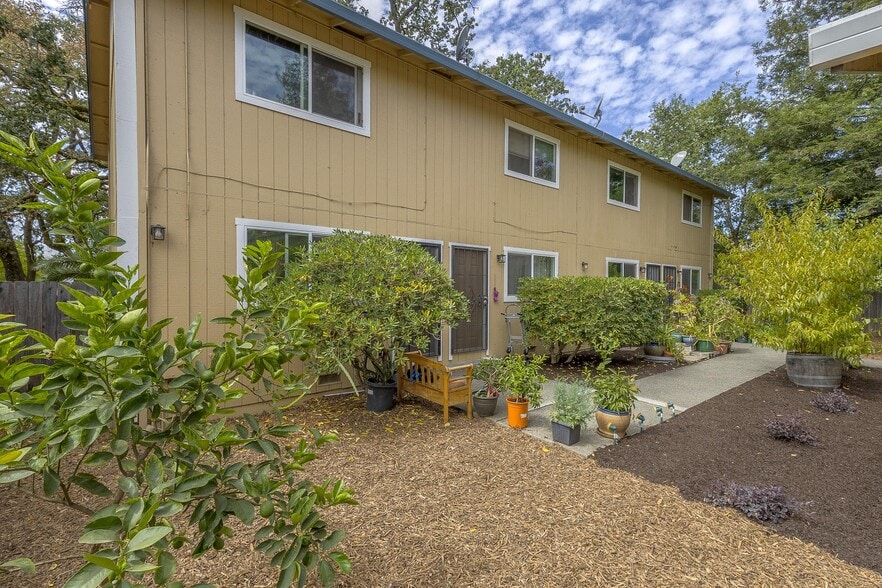 More Photos Of 8585 Old Redwood Hwy, Windsor Apartments For Sale