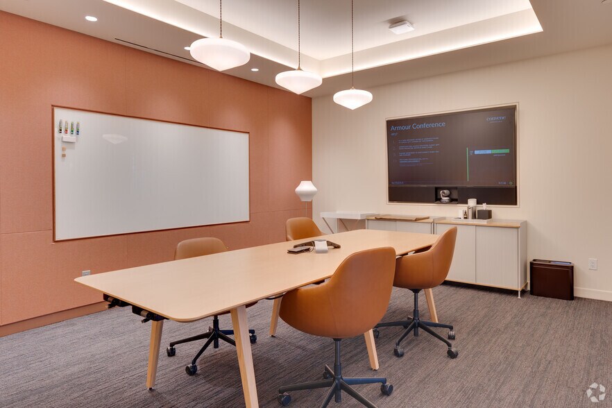 More Photos Of 333 N Green St, Chicago Office For Lease