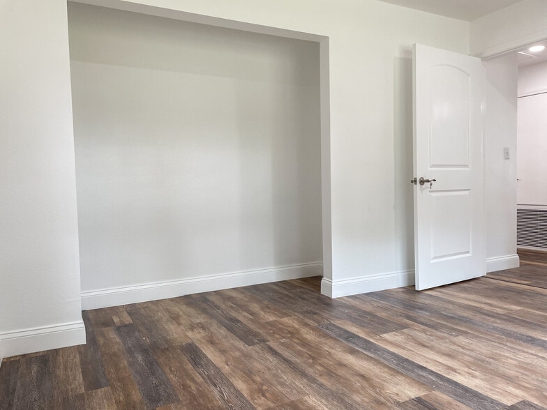 More Photos Of 1005 N Church Ave, Mulberry Medical For Lease