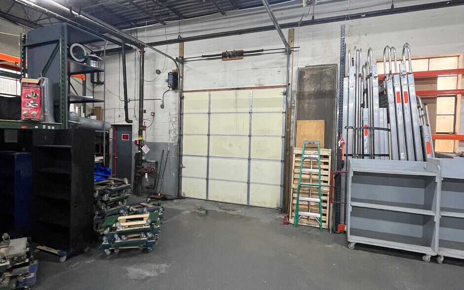 More Photos Of 817 Pennsylvania Ave, Linden Distribution For Lease