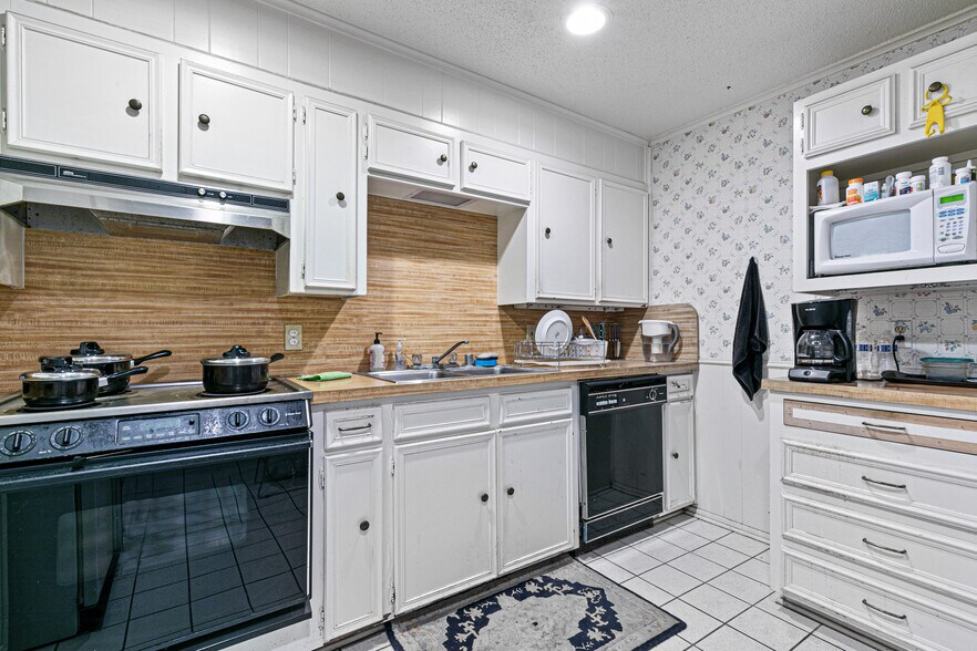 More Photos Of 11448 Reeder Rd, Dallas Light Distribution For Sale