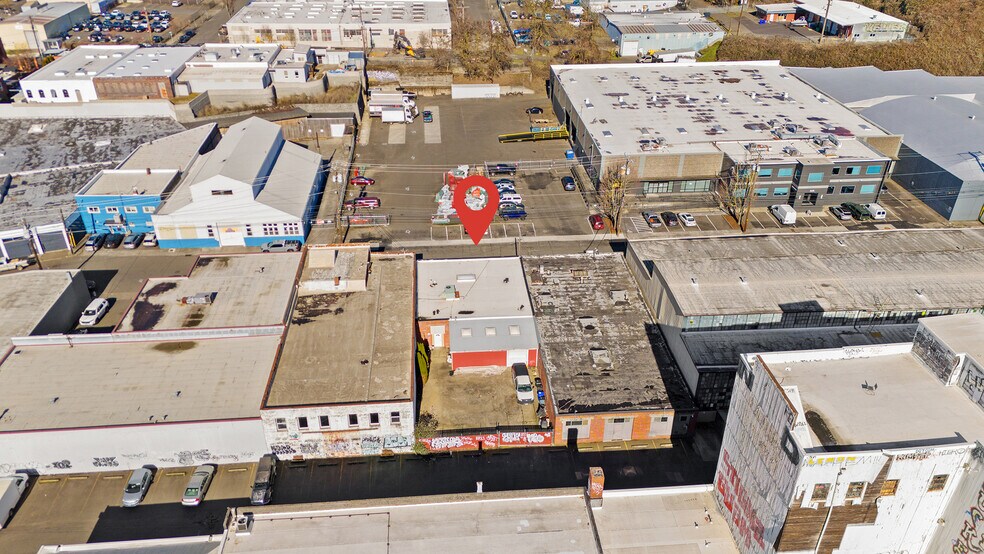 More Photos Of 660 N Thompson St, Portland Showroom For Sale