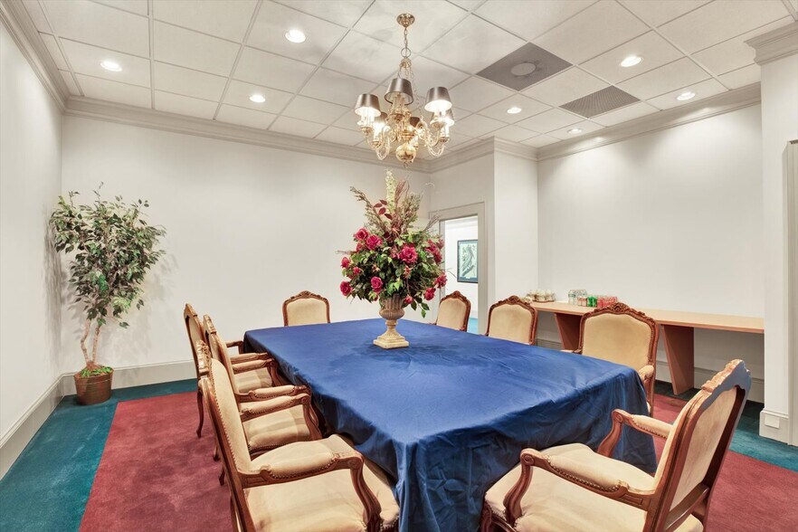 More Photos Of 13153 N Dale Mabry Hwy, Tampa Office For Sale