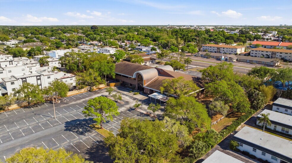 More Photos Of 7655 38th Ave N, Saint Petersburg Office For Sale