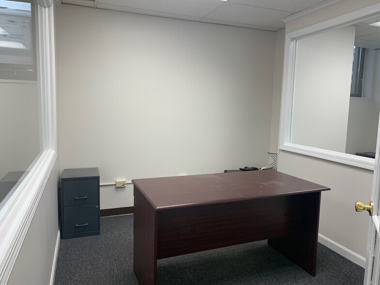 More Photos Of 55 Atlantic Ave, Lynbrook Office For Lease