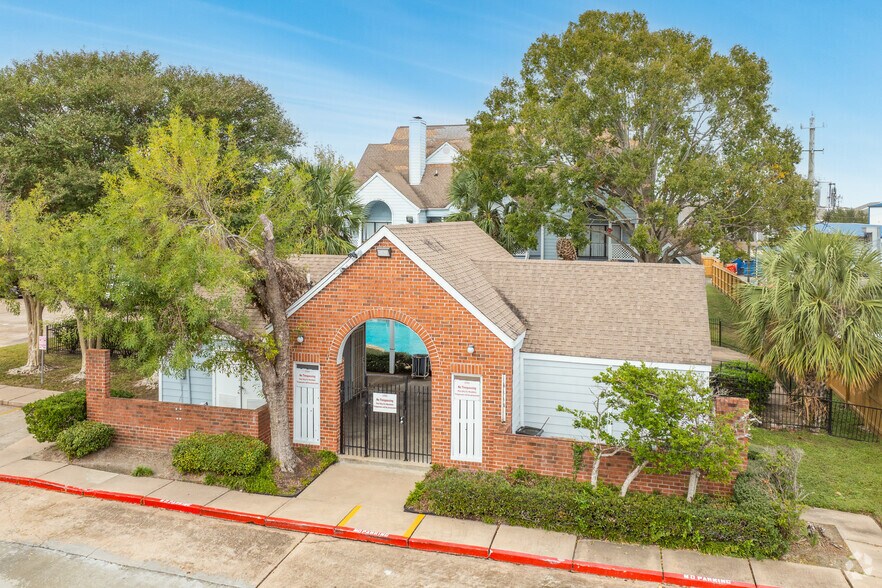 More Photos Of , Houston Multifamily For Sale