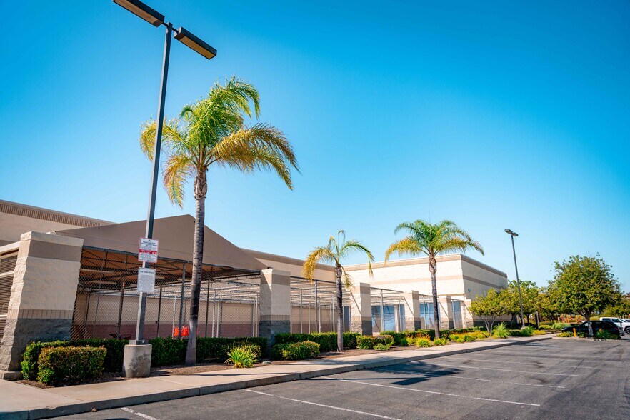 More Photos Of 40930-41090 California Oaks Rd, Murrieta Unknown For Lease