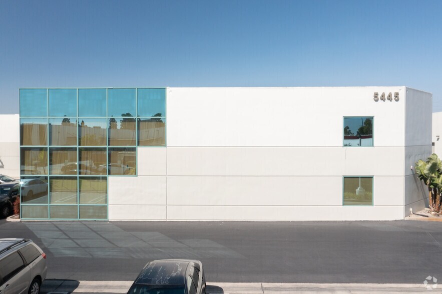 More Photos Of 5445 Oceanus Dr, Huntington Beach Warehouse For Lease