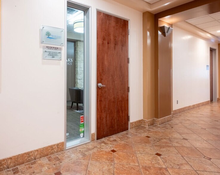 More Photos Of 9900 Stockdale Hwy, Bakersfield Medical For Sale