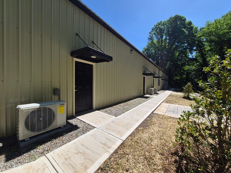 More Photos Of 405 Rose St, Sanford Office For Lease