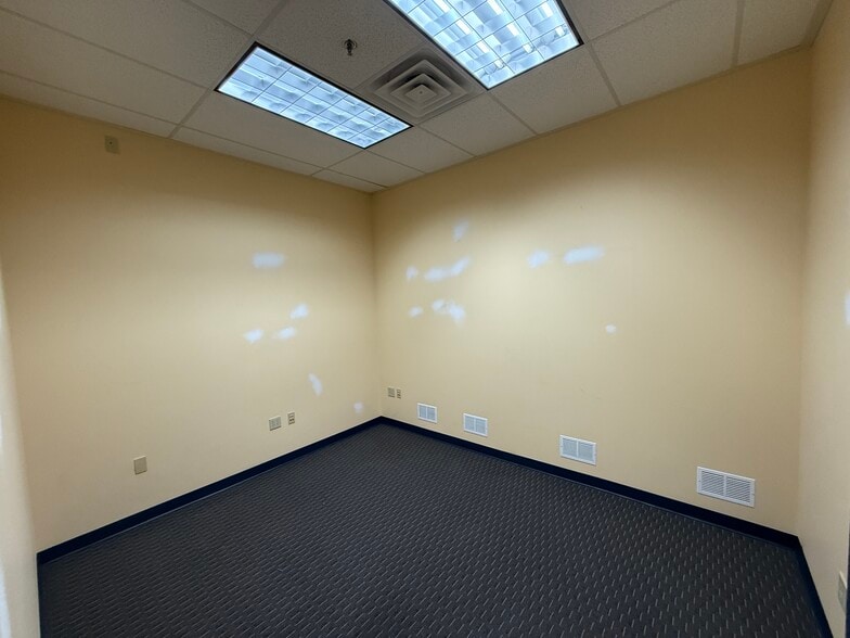 More Photos Of 9275 W Flamingo Rd, Las Vegas Freestanding For Lease