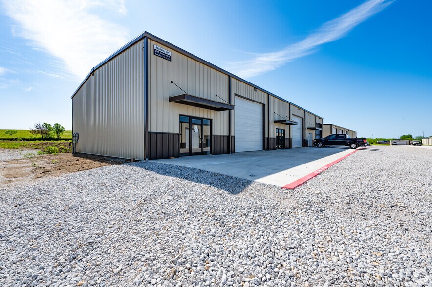 More Photos Of 2346 Seaborn Rd, Ponder Unknown For Lease