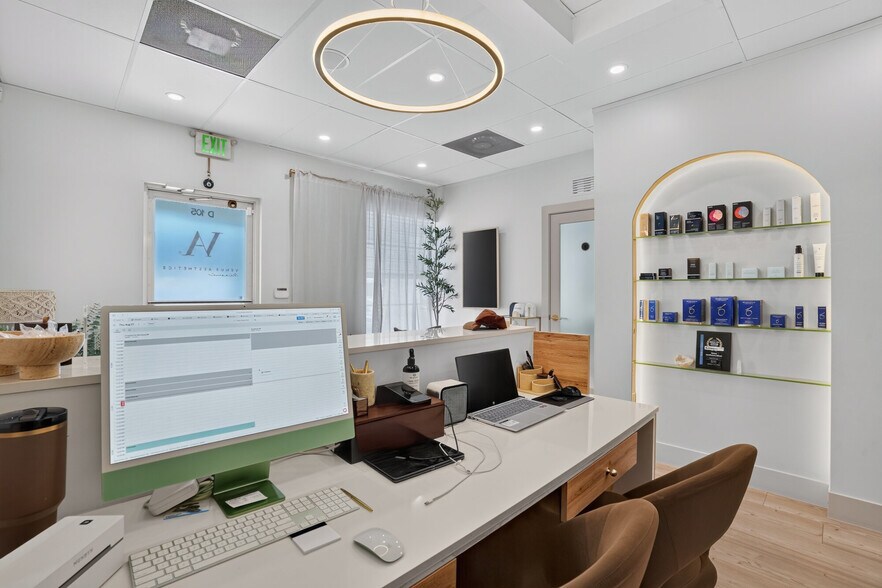 More Photos Of 10271 Sunset Dr, Miami Medical For Lease