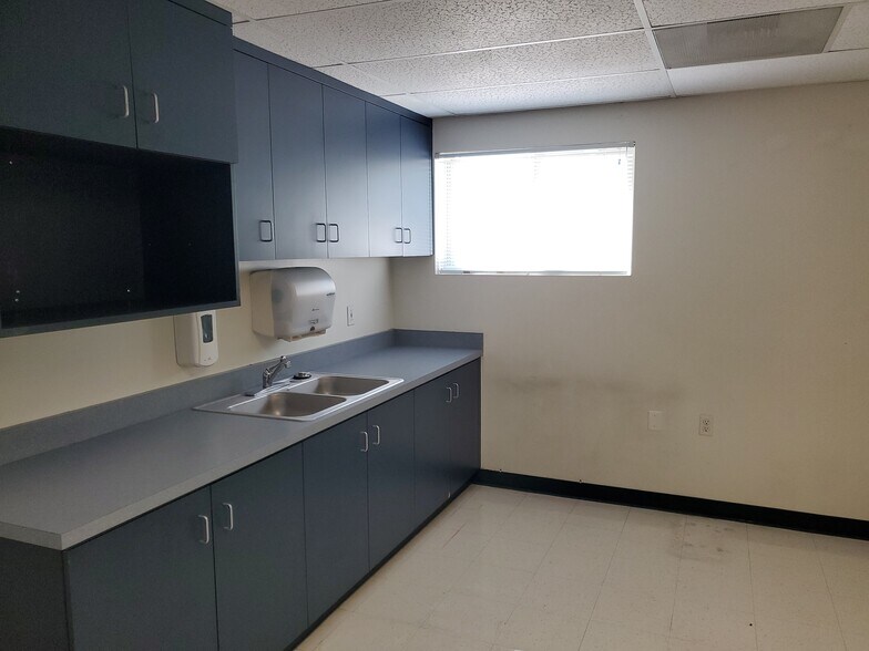 More Photos Of 1060 San Bernardino Rd, Upland Office For Sale