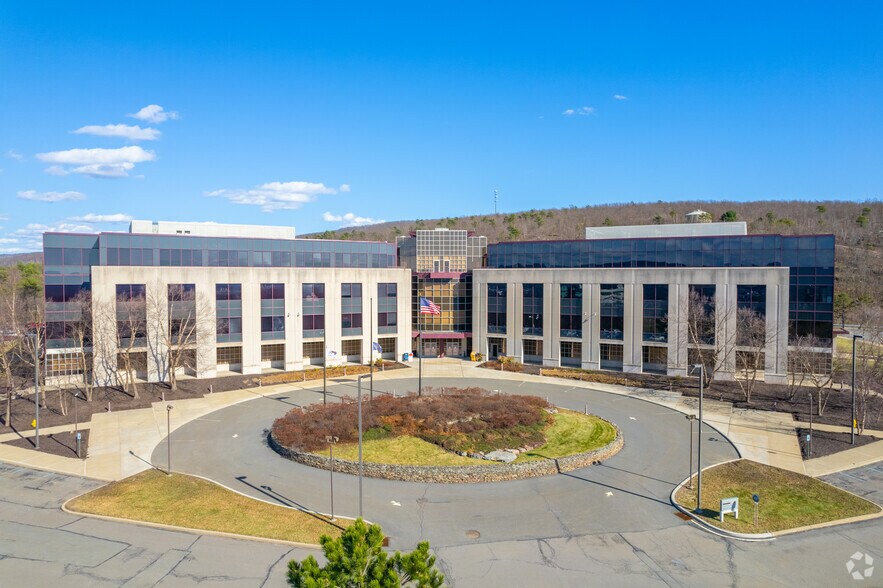 More Photos Of 1 Fleet Way, Moosic Office For Lease