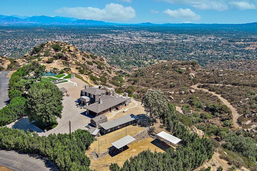 More Photos Of 10200 Lilac Ln, Simi Valley Specialty For Sale