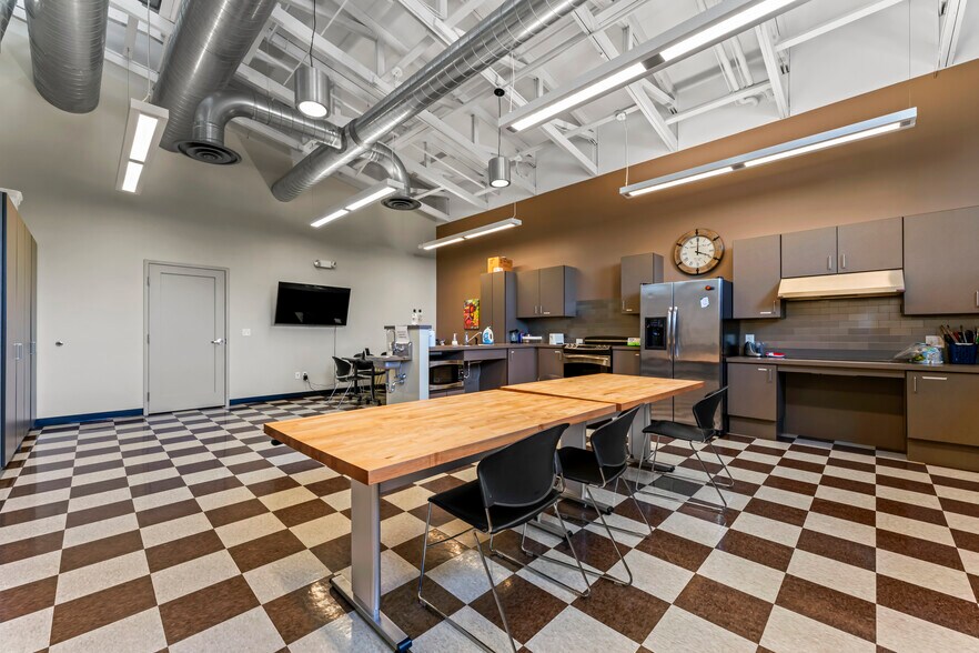 More Photos Of 2200 2nd St SW, Rochester Office For Sale