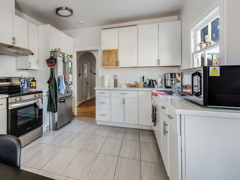 More Photos Of 247 E St John St, San Jose General Retail For Sale