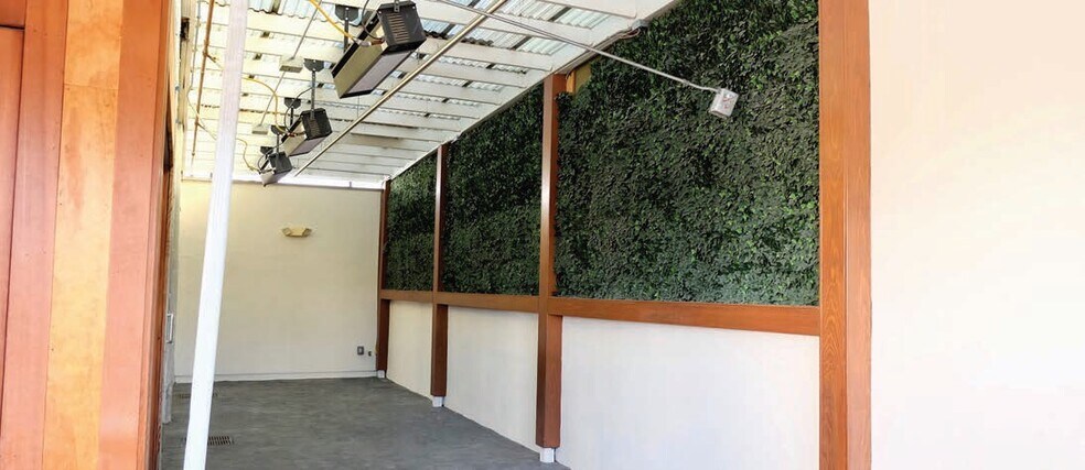 More Photos Of 514 N La Cienega Blvd, West Hollywood Restaurant For Lease