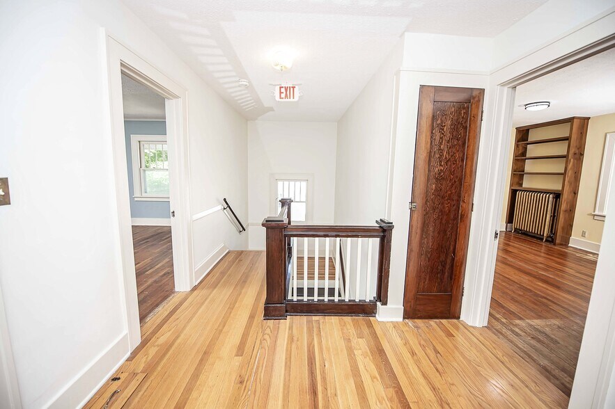 More Photos Of 1348 E Cherry St, Springfield Office For Lease