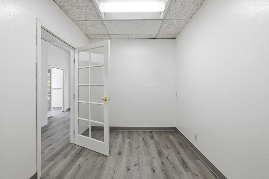 More Photos Of 10742 Burbank Blvd, North Hollywood Warehouse For Lease